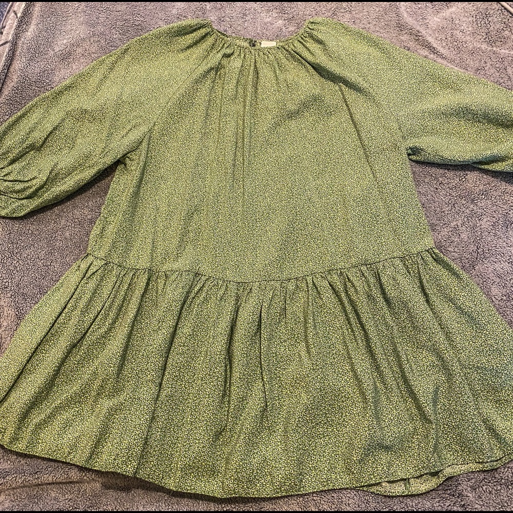 NWOT H&M Flowy Green Flower Dress, L